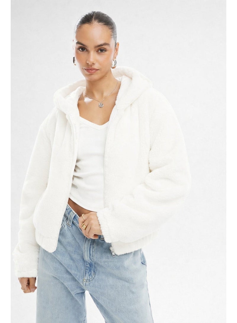 جاكيت نسائي أبيض من الفرو الصناعي الناعم، بغطاء رأس وسحاب أمامي، مناسب للارتداء اليومي في فصل الشتاء - Image 2